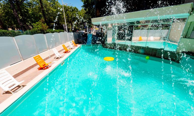 gambrinusrimini fr offre-juin-a-l-hotel-pour-familles-pres-de-la-mer-avec-piscine-a-marebello-di-rimini 015